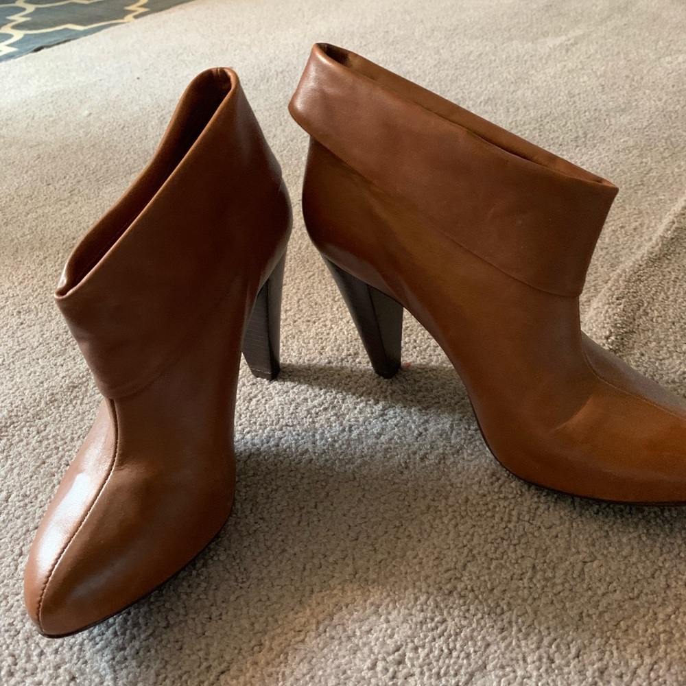 Vero Cuoio Size 8 Brown Booties